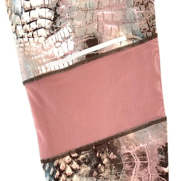 Nine West Active Capri Snakeskin Print Leggings - Picture 11 of 14